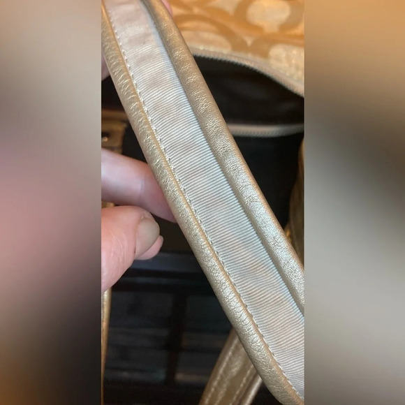 COACH Poppy Purse Bag Signature Cs Monogram Cream and Gold THREE Hang Tags GUC - Picture 11 of 16